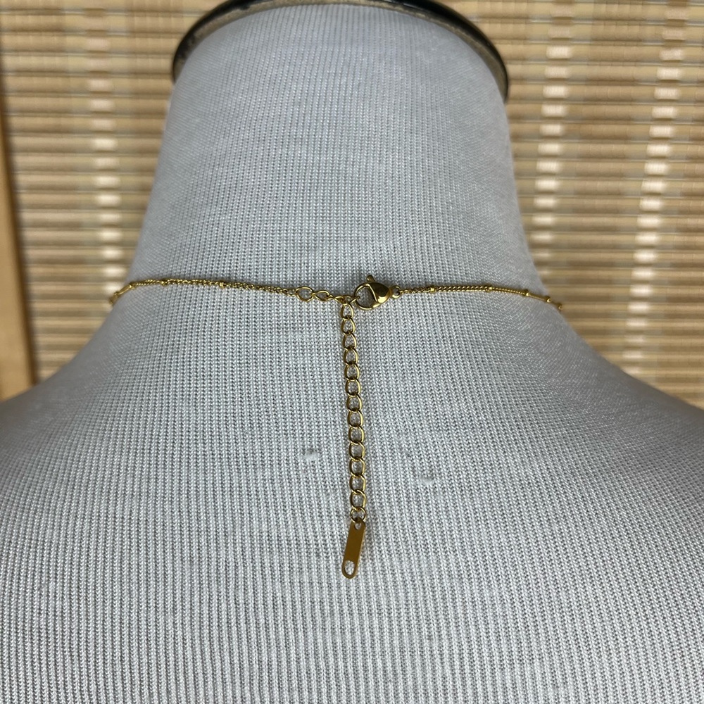 The Seaside Pendant - 18k Gold Seashell Dainty Gold Plated Necklace - Picture 11 of 11